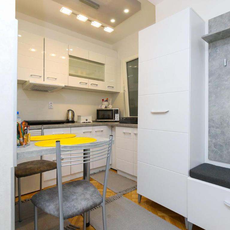 Welcome Center - One-Bedroom Apartment - 26