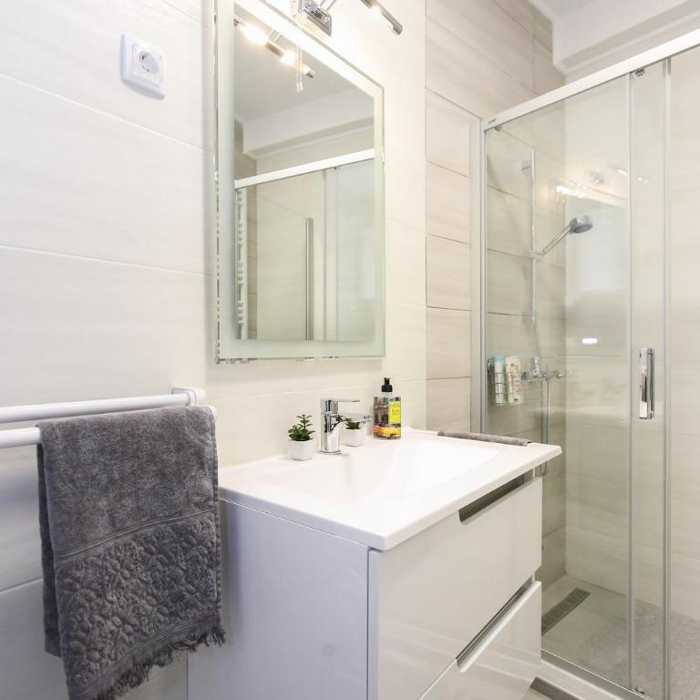 Welcome Center - One-Bedroom Apartment - 33