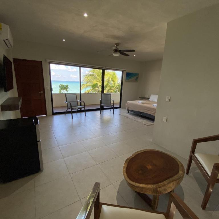 Cuxos Hotel Beachfront - King Room with Sea View - 3