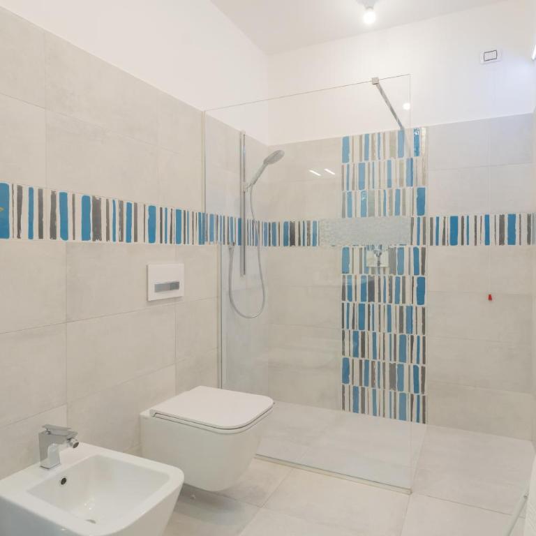 Dream Lake Apartments Lake View - private beach by Rent All Como - Two-Bedroom Apartment - 7