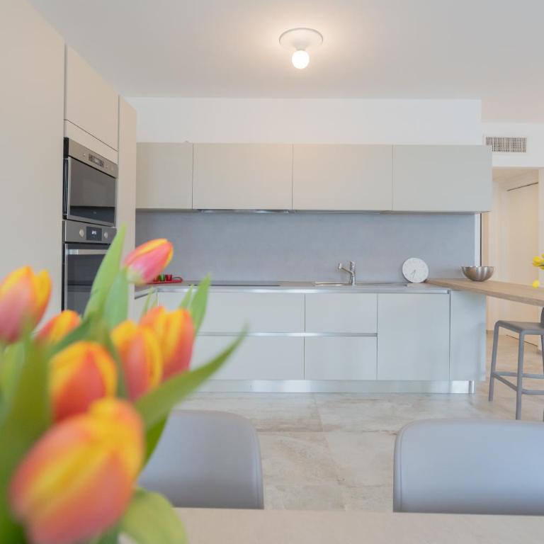 Dream Lake Apartments Lake View - private beach by Rent All Como - Two-Bedroom Apartment - 27