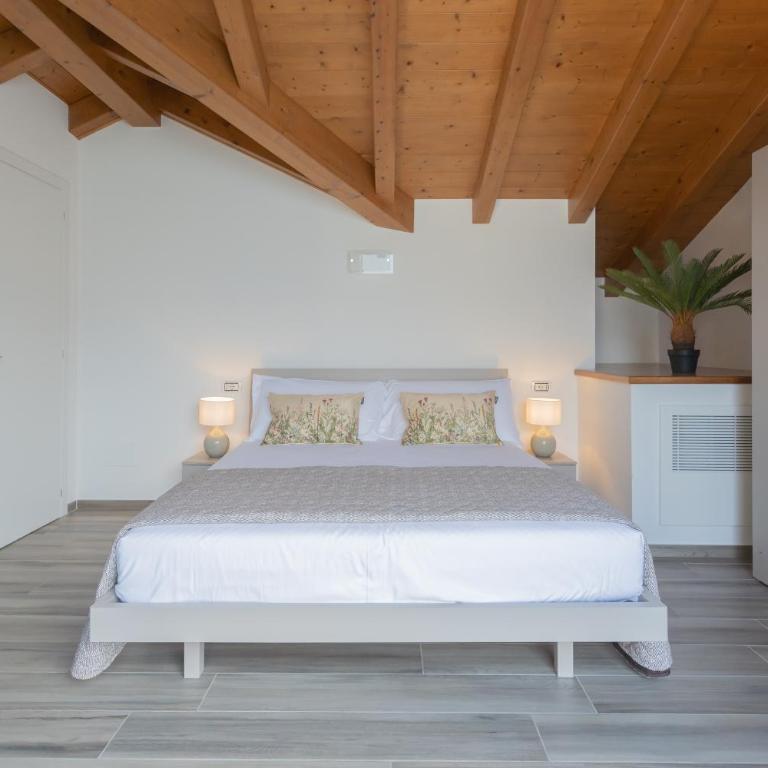 Dream Lake Apartments Lake View - private beach by Rent All Como - Two-Bedroom Apartment - 24