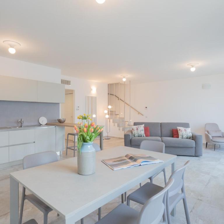 Dream Lake Apartments Lake View - private beach by Rent All Como - Two-Bedroom Apartment - 8