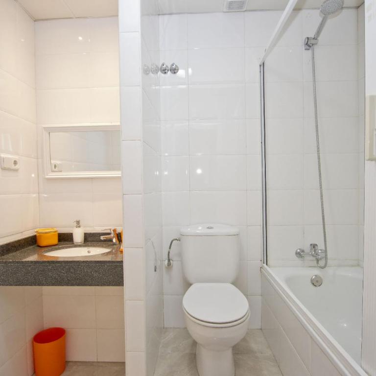 Barcelona City Centre Hostal - Standard Double or Twin Room - 30
