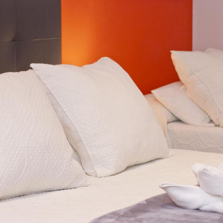 Barcelona City Centre Hostal - Standard Double or Twin Room - 11