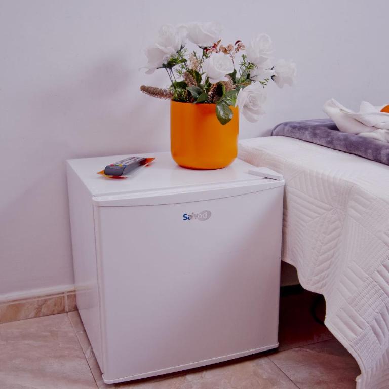 Barcelona City Centre Hostal - Standard Double or Twin Room - 7