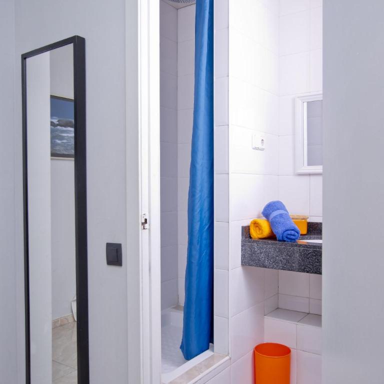 Barcelona City Centre Hostal - Standard Double or Twin Room - 44