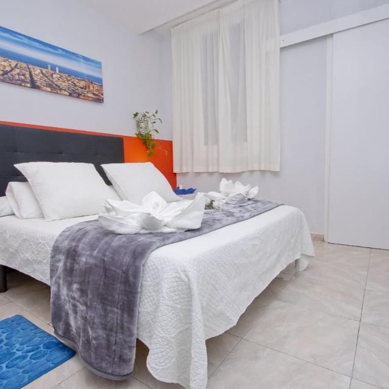 Barcelona City Centre Hostal - Standard Double or Twin Room - 67