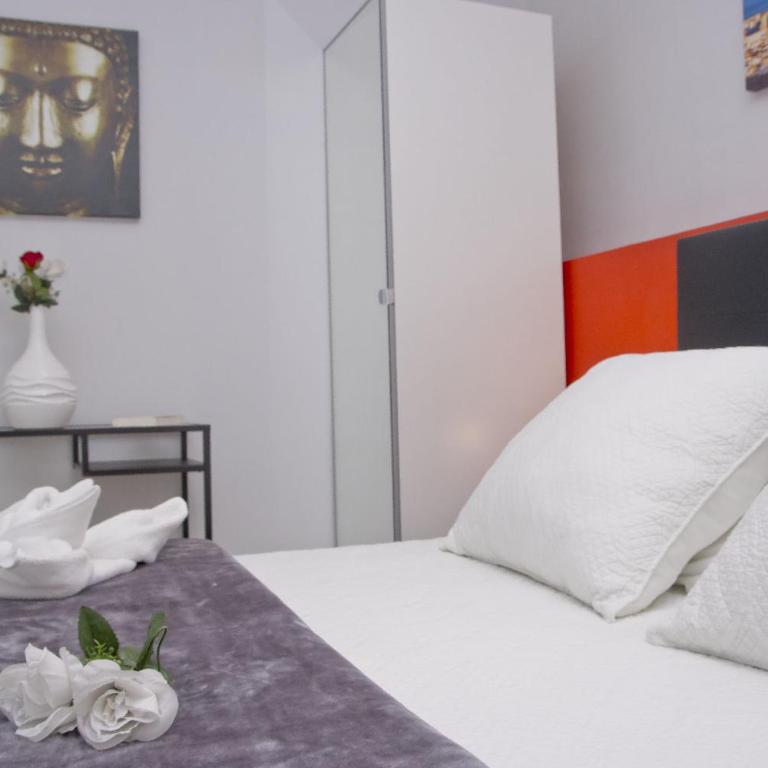 Barcelona City Centre Hostal - Standard Double or Twin Room - 58