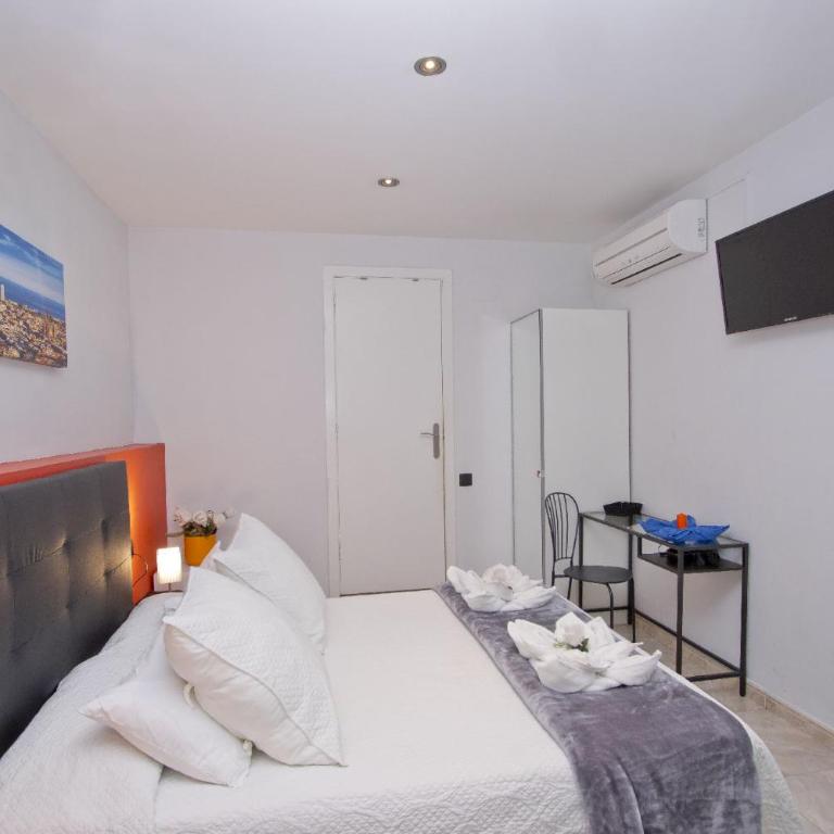 Barcelona City Centre Hostal - Standard Double or Twin Room - 60