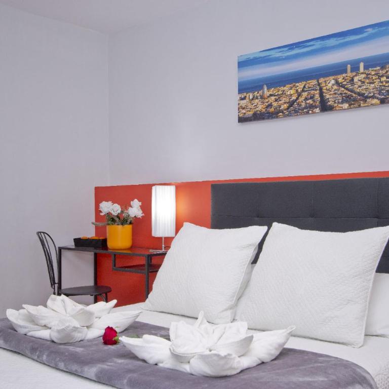 Barcelona City Centre Hostal - Superior Double or Twin Room - 3