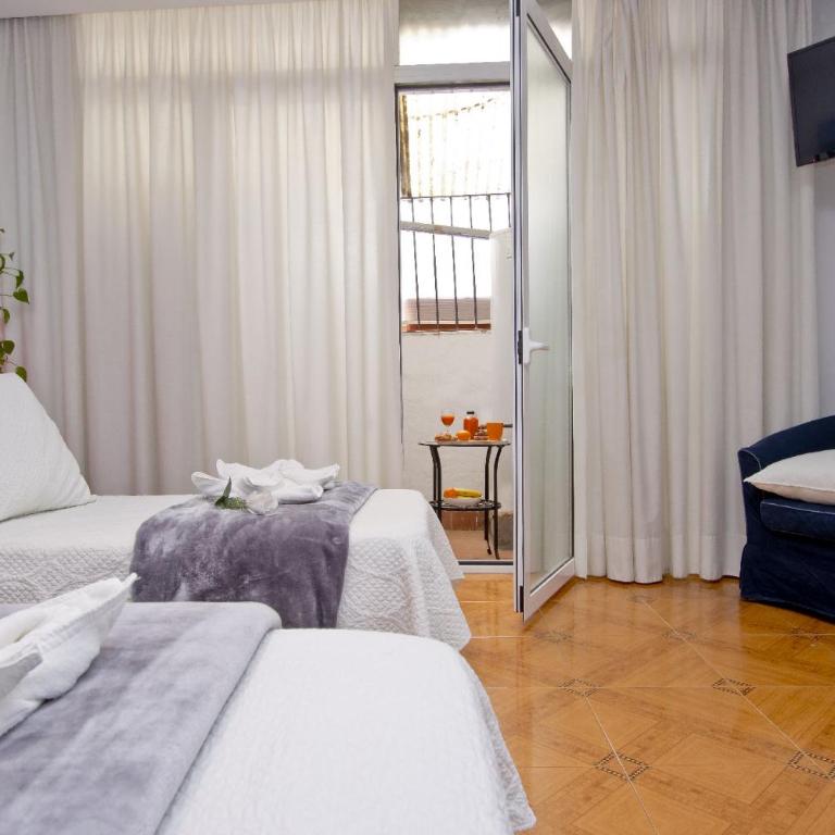 Barcelona City Centre Hostal - Superior Double or Twin Room - 4