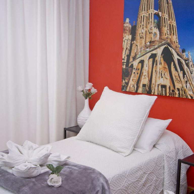 Barcelona City Centre Hostal - Superior Double or Twin Room - 9