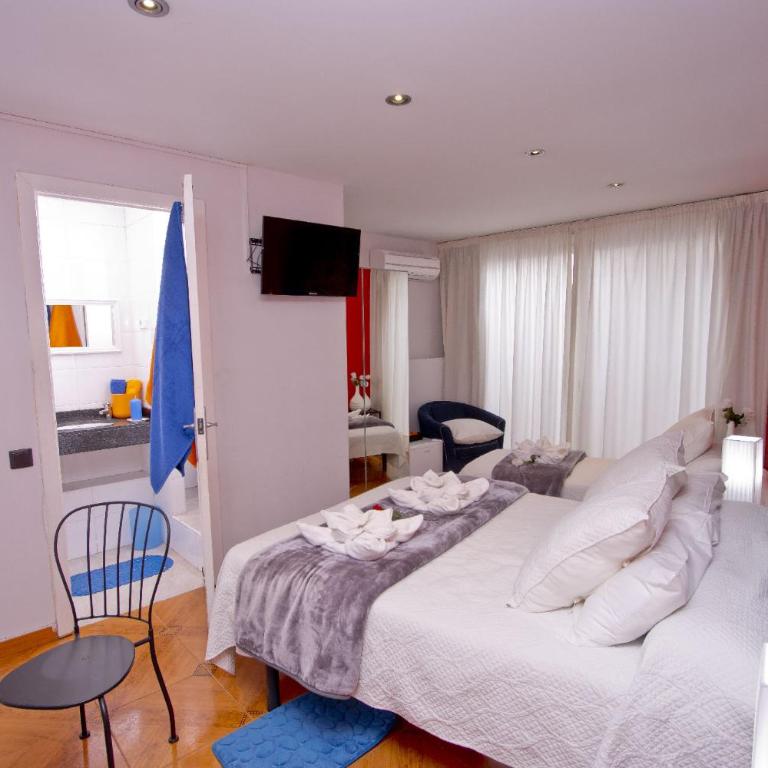 Barcelona City Centre Hostal - Superior Double or Twin Room - 12