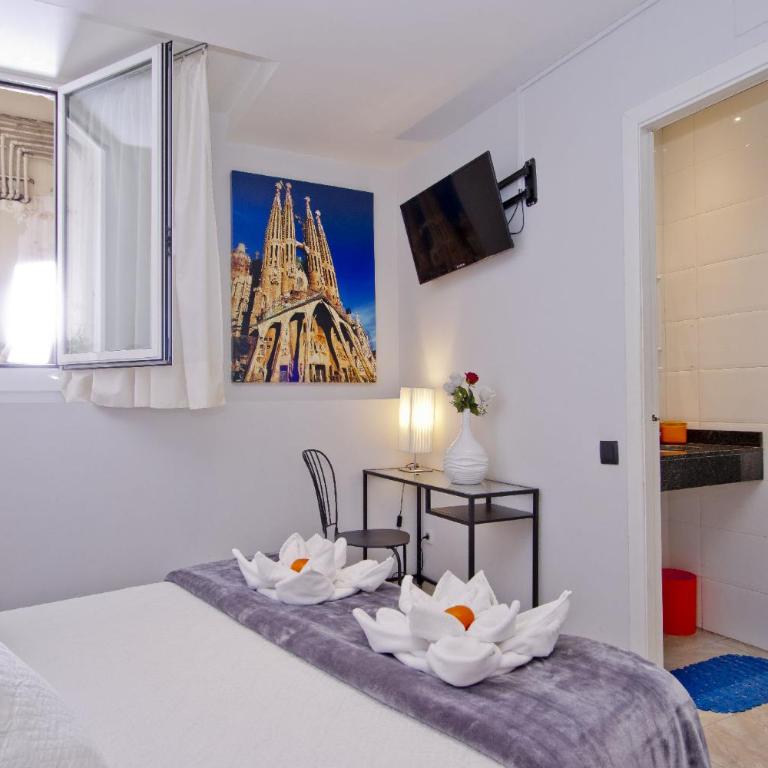 Barcelona City Centre Hostal - Standard Double or Twin Room - 75