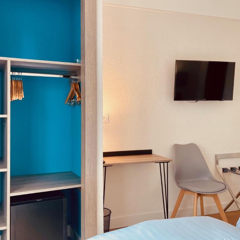 Hotel Courbet - Chambre Double ou Lits Jumeaux - Vue Partielle sur Mer - 5