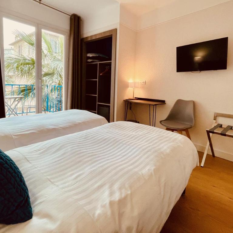 Hotel Courbet - Chambre Double ou Lits Jumeaux - Vue Partielle sur Mer - 4