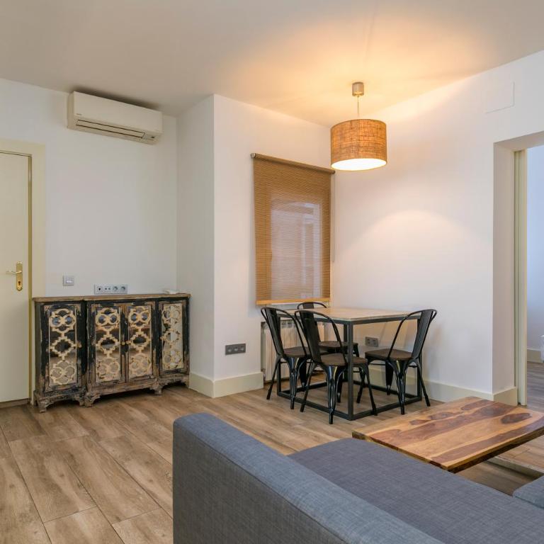 HOMEABOUT DIEGO DE LEÓN Apartment I - Two-Bedroom Apartment - 6