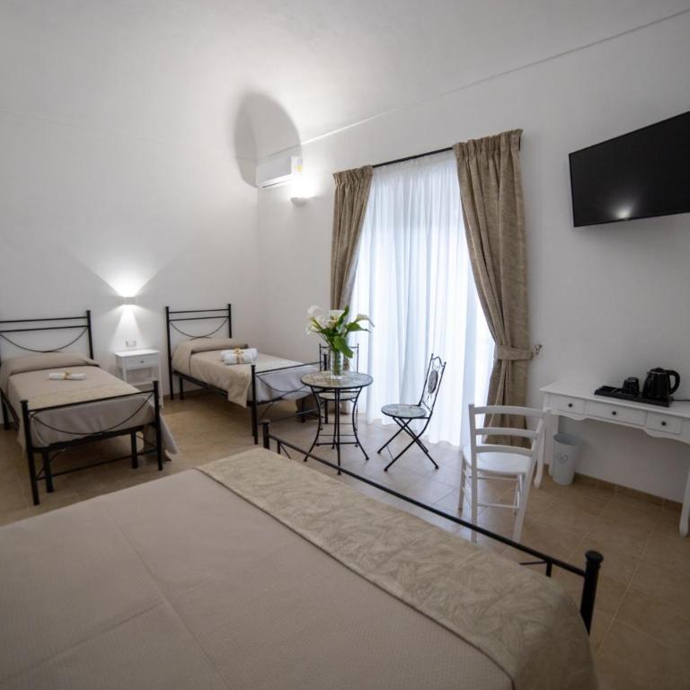 B&B Palazzo Loreto - Camera Quadrupla con Balcone - 8
