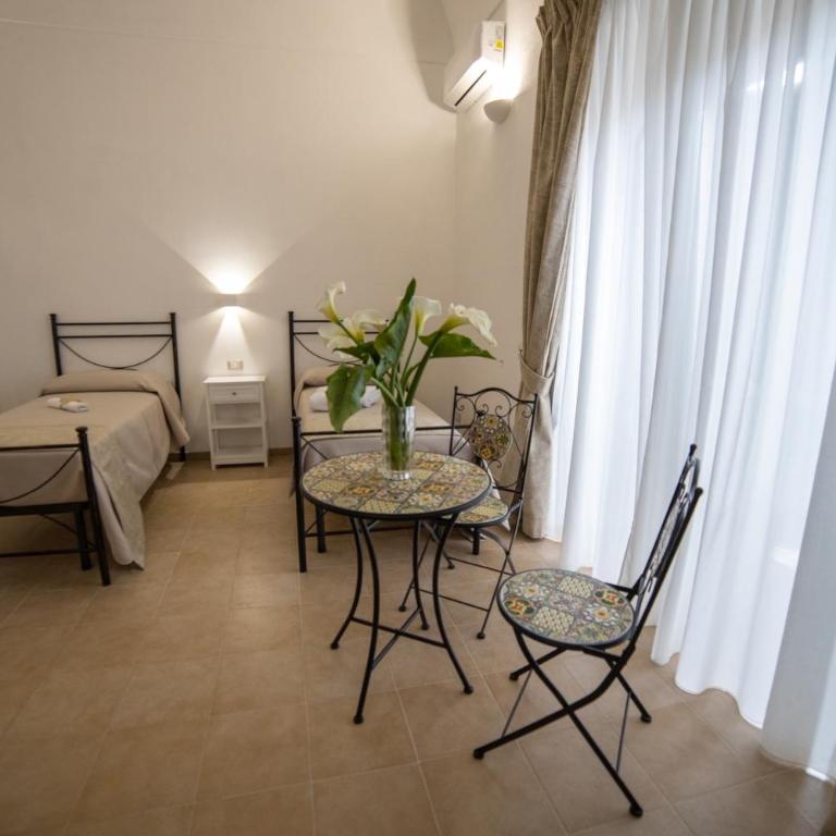 B&B Palazzo Loreto - Camera Quadrupla con Balcone - 7