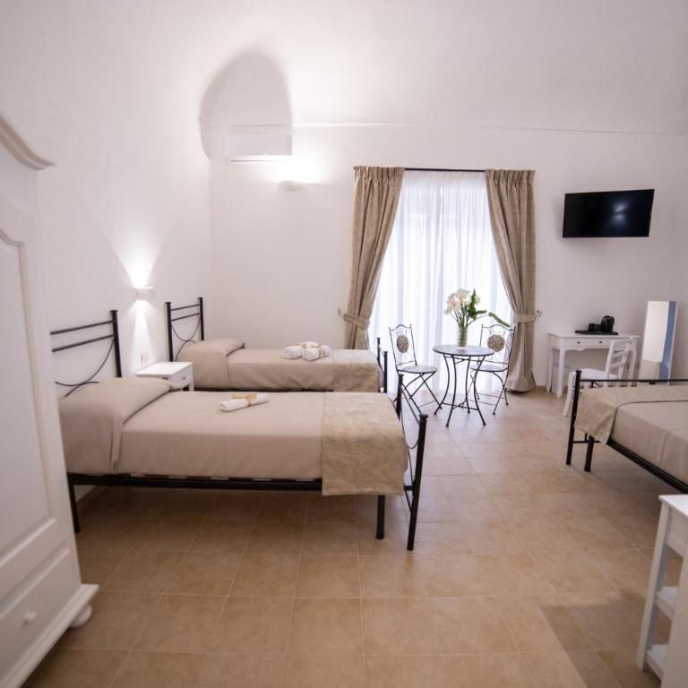 B&B Palazzo Loreto - Camera Quadrupla con Balcone - 6