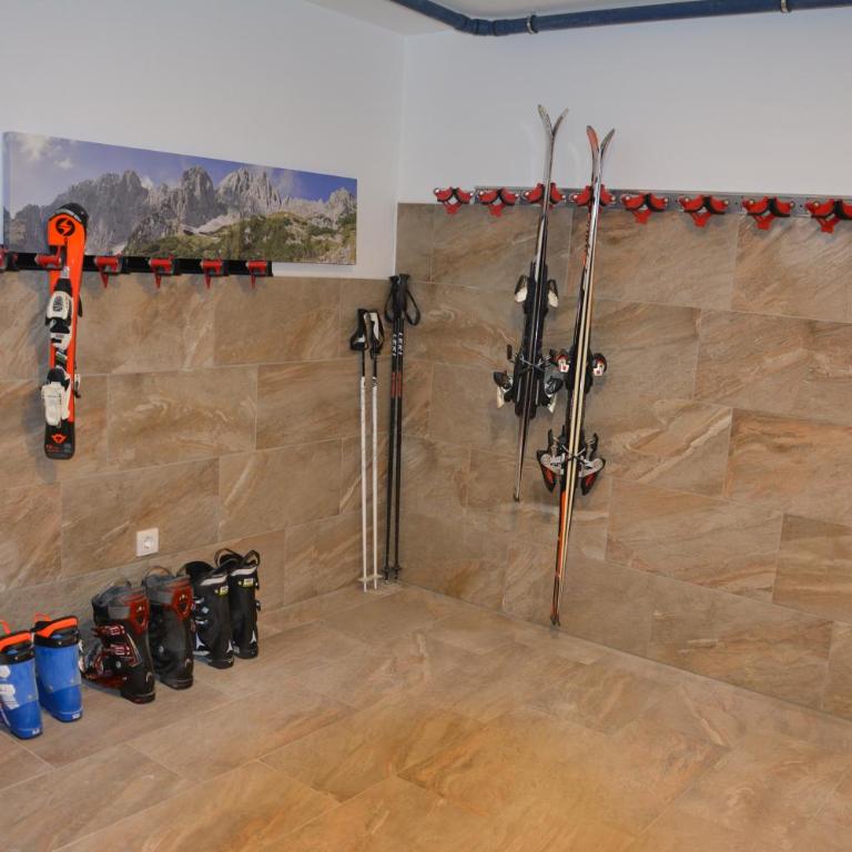 Our's Living - modern Apartments with Sauna near Kitzbüheler Alpen ski lift - Deluxe Apartment mit Balkon - 13