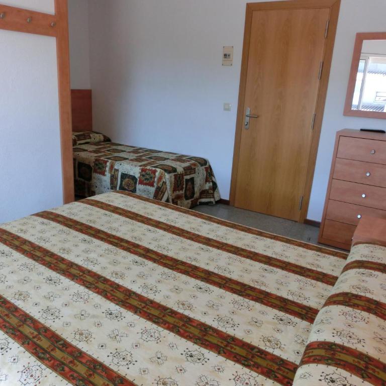 Hotel Can Català - Habitación Triple - 1