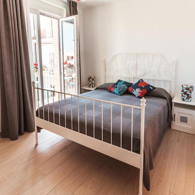 FeMa Apartment & Rooms - Housea - Camera Matrimoniale con Balcone e Vista Mare - 3