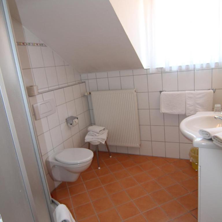 Landhaus Strussnighof - Familienzimmer mit Balkon - 1