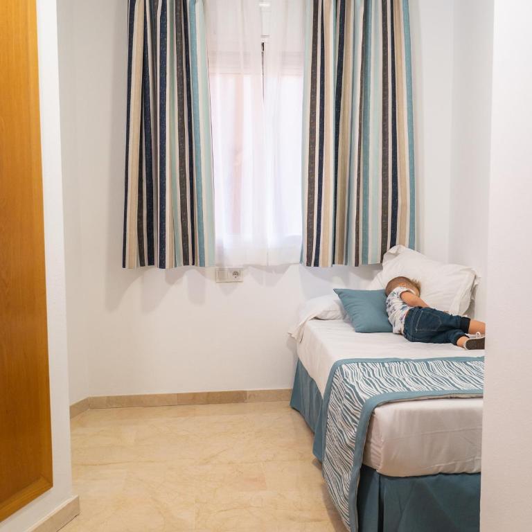Apartamentos Magic Atrium Plaza - Apartamento de 3 dormitorios (5 adultos) - 12