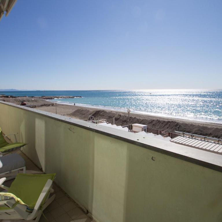 Splendido appartamento fronte mare con box doppio - Apartamento de 3 dormitorios - 1