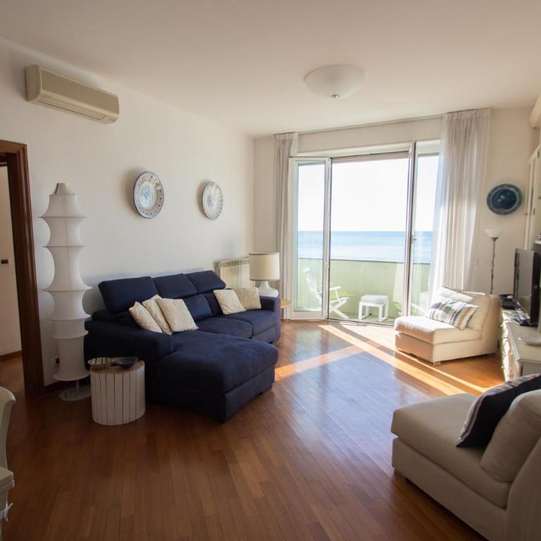 Splendido appartamento fronte mare con box doppio - Apartamento de 3 dormitorios - 9
