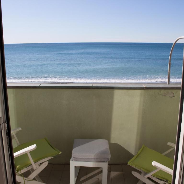 Splendido appartamento fronte mare con box doppio - Apartamento de 3 dormitorios - 13