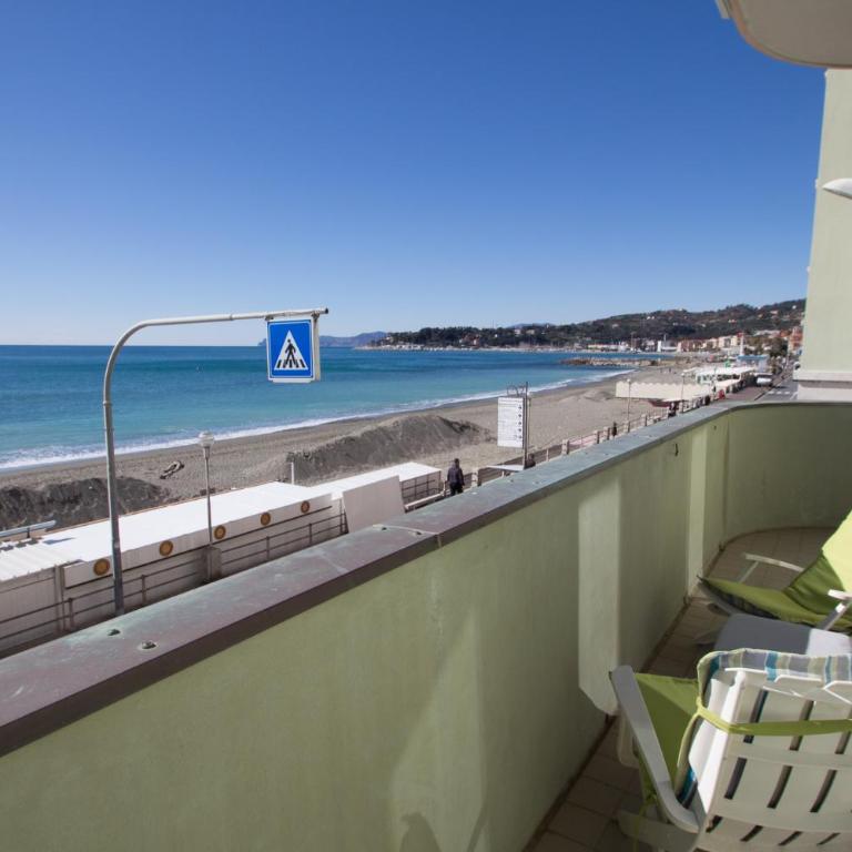 Splendido appartamento fronte mare con box doppio - Apartamento de 3 dormitorios - 19
