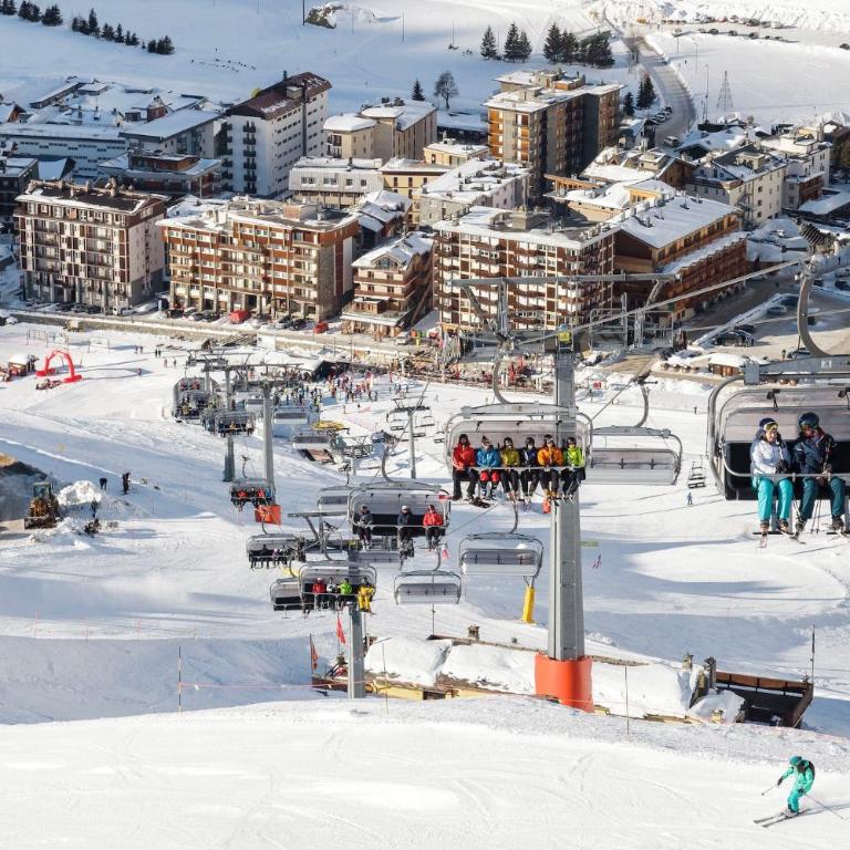 Cervinia Ski Apartment Francois - Private Hot Tub Terrace, Central Location - Appartamento - 63