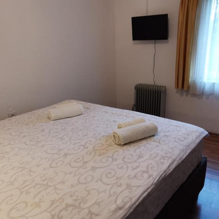Apartments Banjica - Dvokrevetna Soba sa Bračnim Krevetom - 4