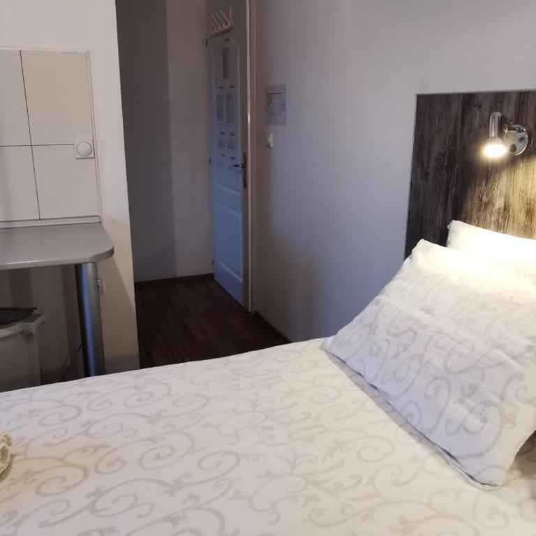 Apartments Banjica - Dvokrevetna Soba sa Bračnim Krevetom - 6