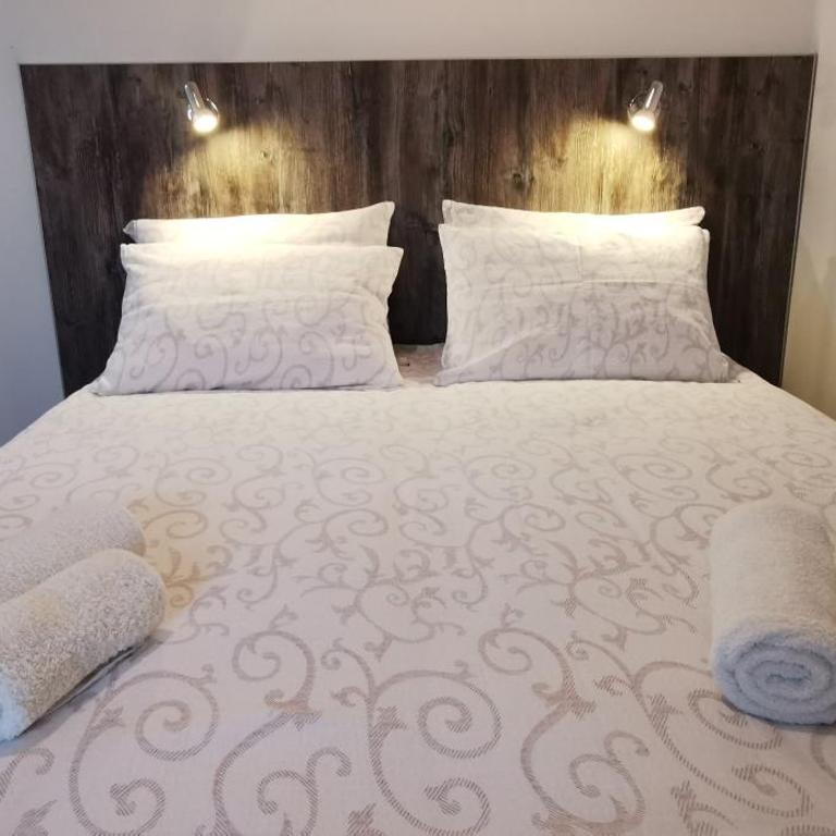 Apartments Banjica - Dvokrevetna Soba sa Bračnim Krevetom - 5