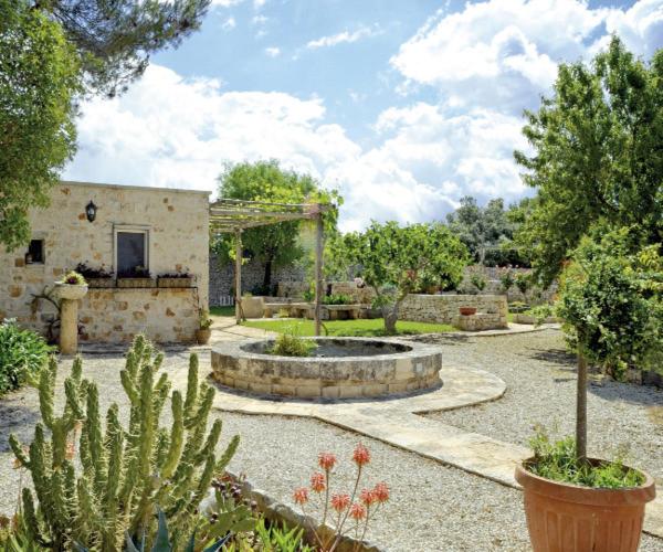 Agriturismo Antonelli Piangevino - Camera Matrimoniale con Vista Giardino - 3