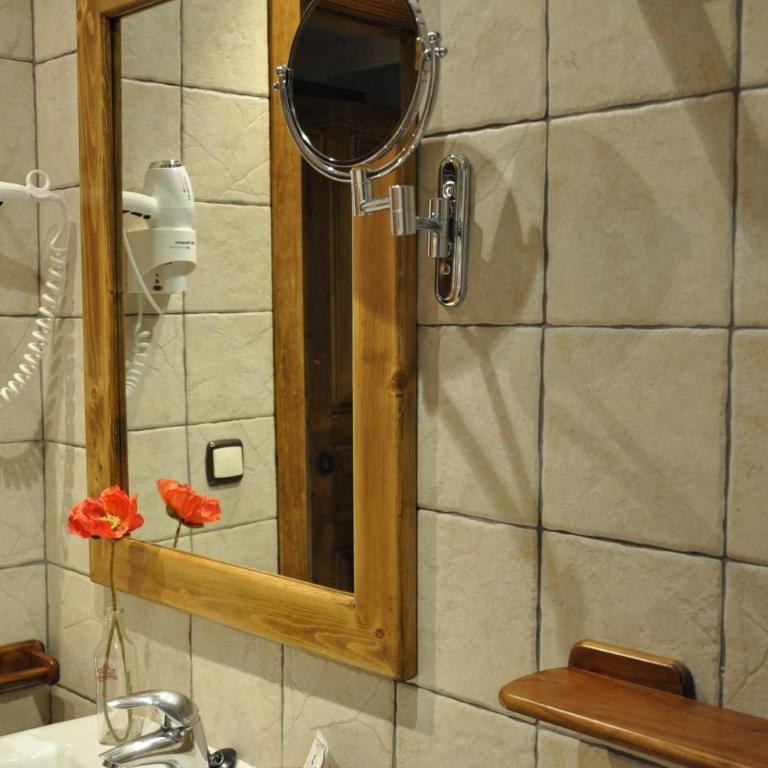 Apartamentos Los Pirineos - Atencion personal - One-Bedroom Apartment (2-4 Adults) - Avenida Zaragoza 7 -B - 11