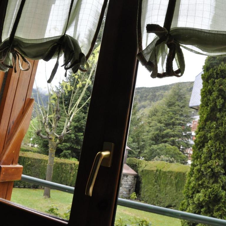 Apartamentos Los Pirineos - Atencion personal - One-Bedroom Apartment (2-4 Adults) - Avenida Zaragoza 7 -B - 14