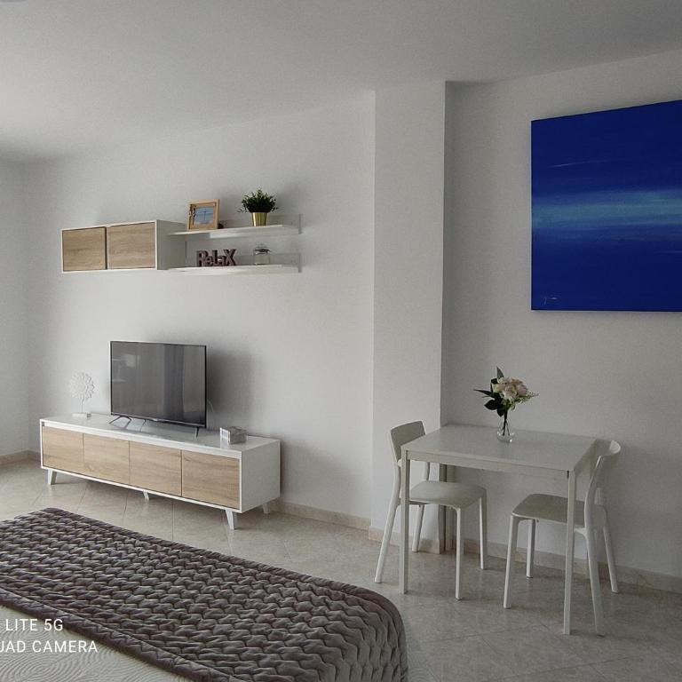 BenalSuite estudio, piscina y playa en BenalBeach, Benalmadena - Deluxe Studio - 10