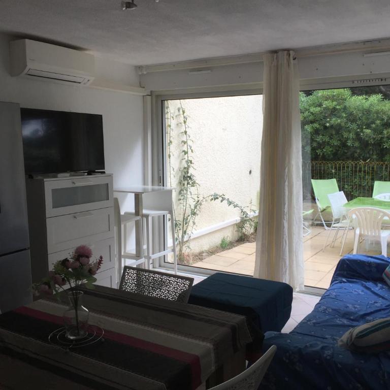 T2 de 33 m2 plus terrasse de 20m2 vue sur mer climatisé à 10 secondes chrono à pied de la plage , mer et sentier du littoral Résidence marina cap négre Six-Fours-les-Plages - Apartment mit 1 Schlafzimmer - 26