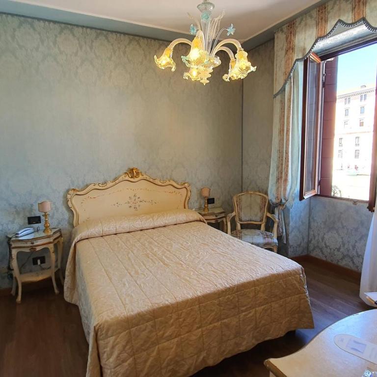 Hotel Carlton On The Grand Canal - Camera Matrimoniale Superior con Vista Canal Grande - 9