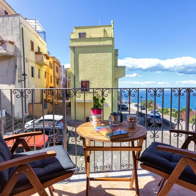 Terrazza & Romantica sospese sul mare del Borgo Antico --- Terrace & Romantic over the sea of the Ancient Village - Appartamento con Terrazza - 5