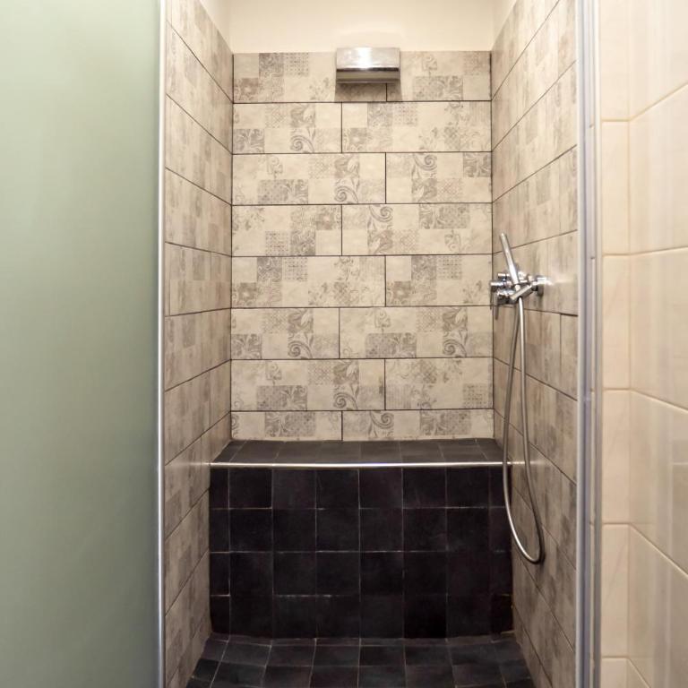 Comfort Zone Naples - Suite Queen con Vasca Idromassaggio - 13