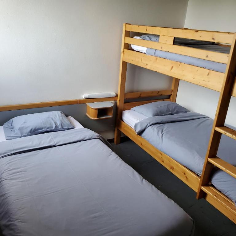 Auberge de Jeunesse HI Strasbourg 2 Rives - Habitación Triple con baño - 3