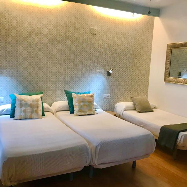 Guadalupe Hostal By Torremolinos On-line - Habitación Triple Confort con ducha - 1
