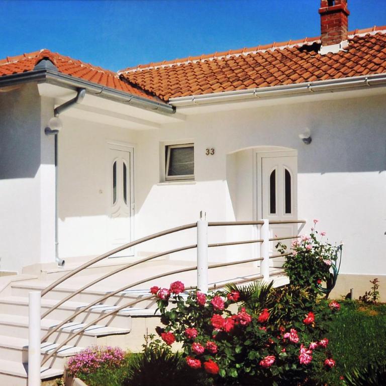 Apartments Tulipan - with free private parking garage - Two-Bedroom Apartment with Terrace - 4