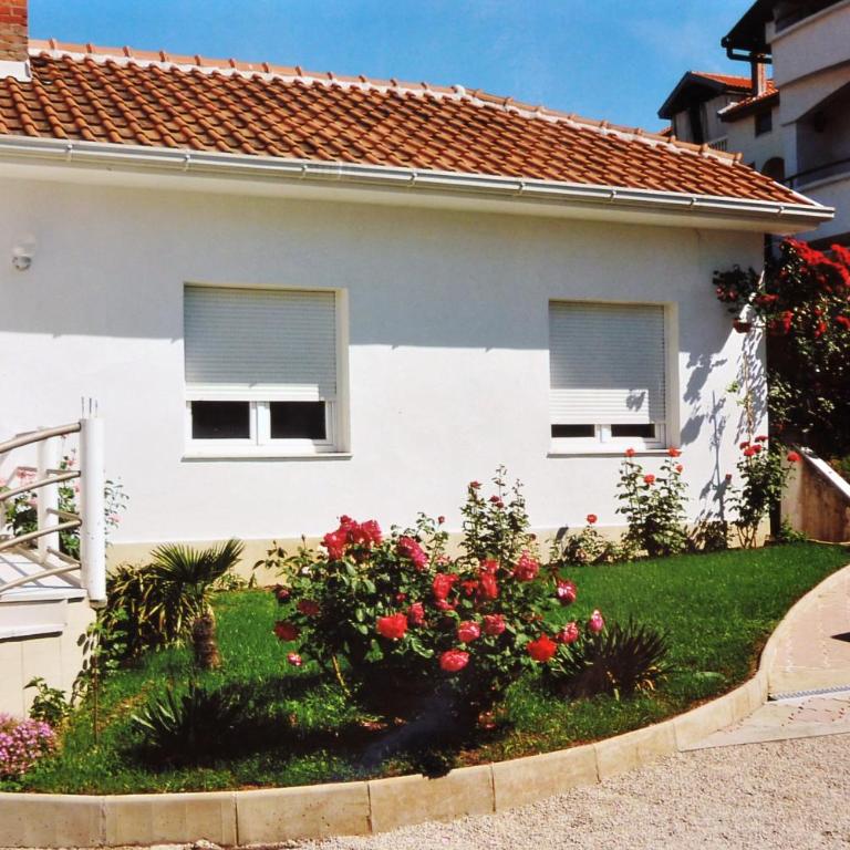 Apartments Tulipan - with free private parking garage - Two-Bedroom Apartment with Terrace - 6